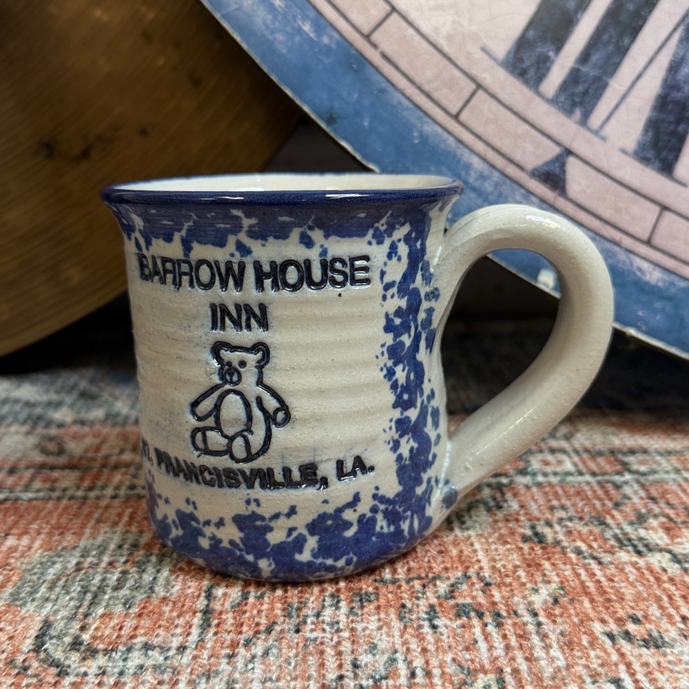 Artist Signed Blue & White Spongeware Barrow House Inn St.‎ Francisville LA Mug